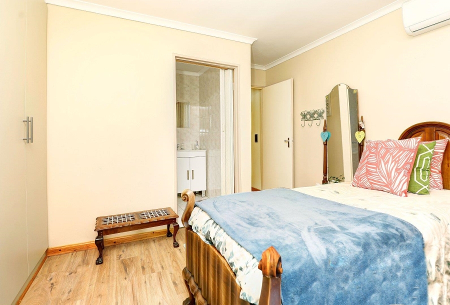 To Let 3 Bedroom Property for Rent in Loevenstein Western Cape